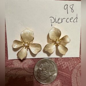 Delicate Gold Flower Pearl Stud Earrings for Women